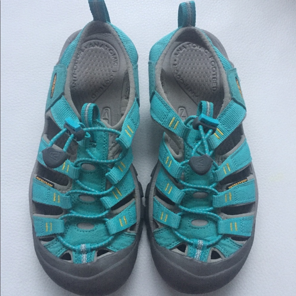 Keen Women Sandal (US7.5)